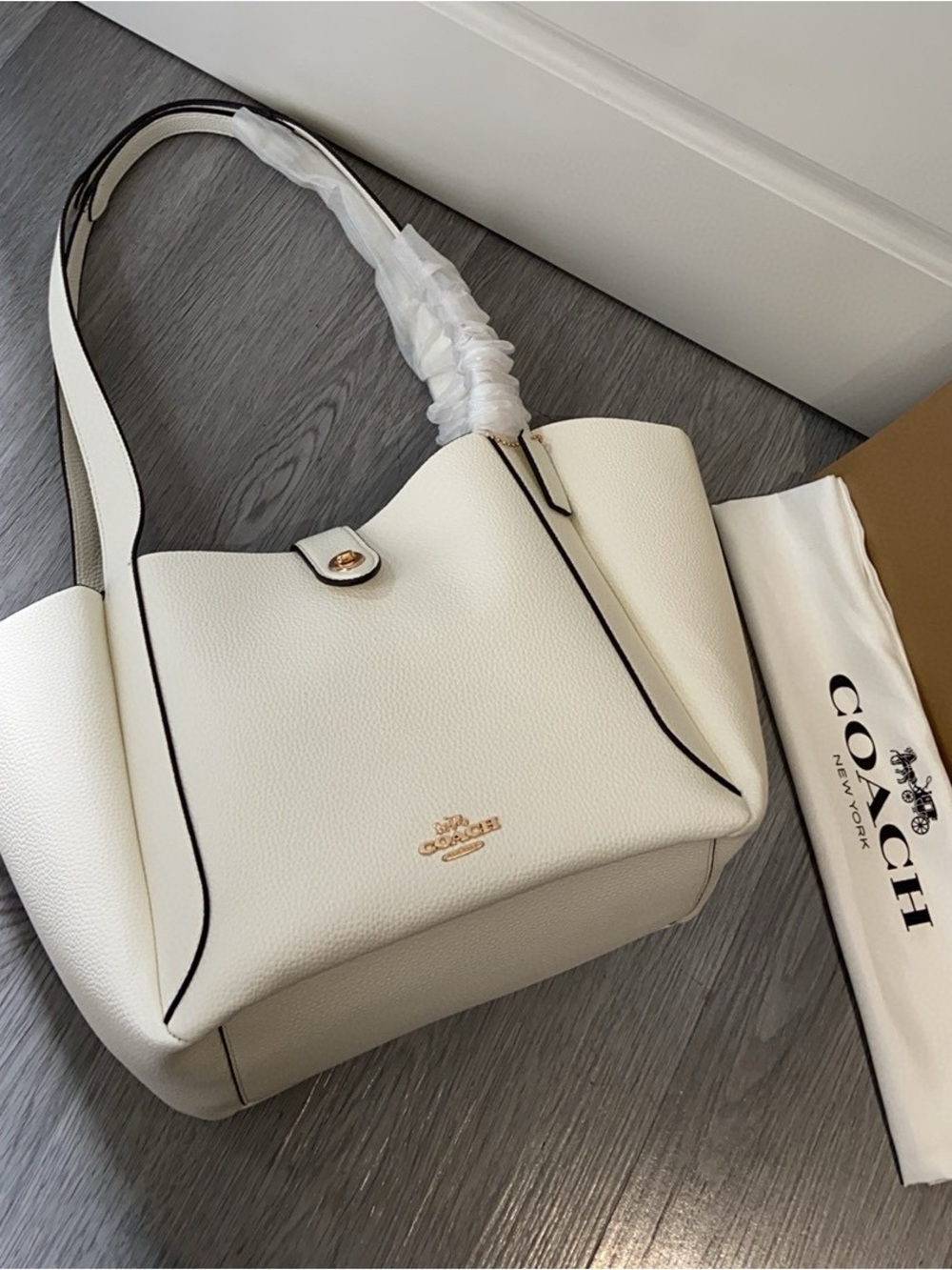 Coach Cream Pebbled Leather Shoulder Tote with Gold Hardware - Picture 1 of 9